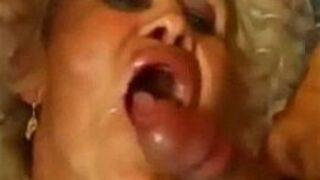 Granny likes two cocks at the same time - porn video