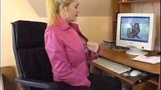 Babe fucked in an office - porn video